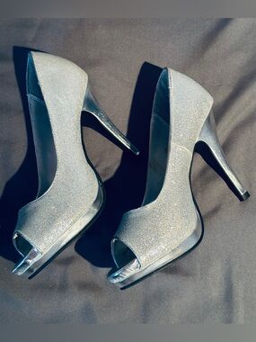 Rage Silver Glitter Sexy Sz 6.5 🔥